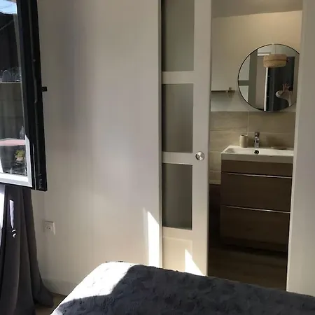 Jolie Maisonnette Avec Terrasse 펜션